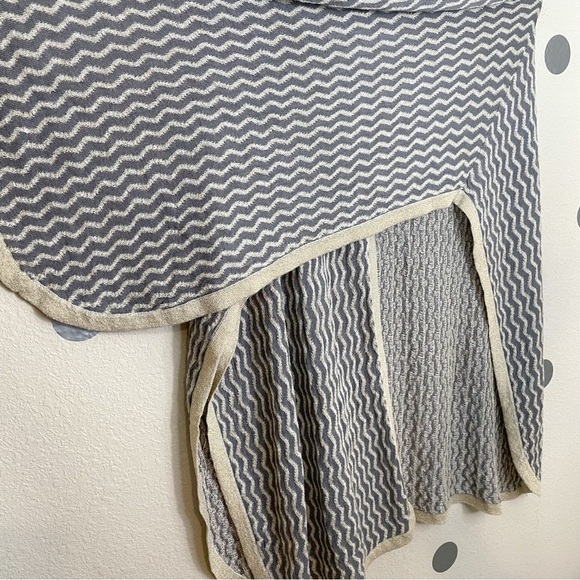 Chico’s Gold Chevron Knit Ruana Poncho - Picture 4 of 5